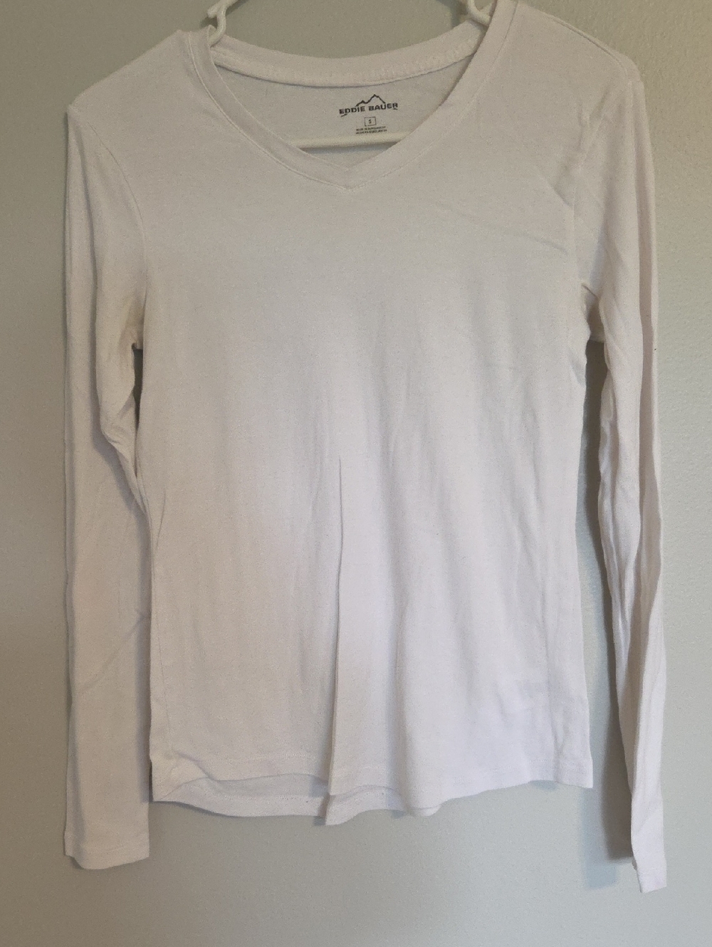 Eddie Bauer White Long Sleeve V-Neck Top